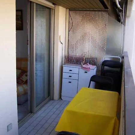 Comfortable Flat With Balcony Centre