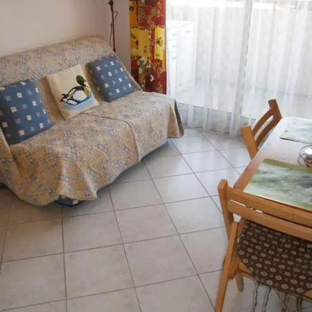 Comfortable Flat With Balcony Centre Apartment
